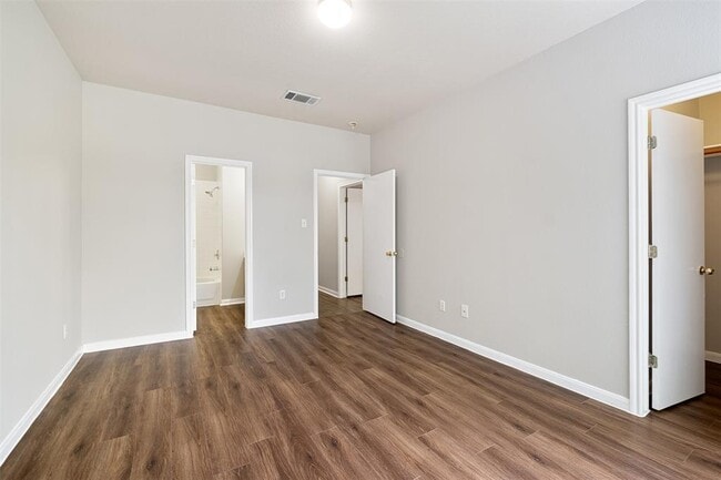 Building Photo - 2300 S Bagdad Rd