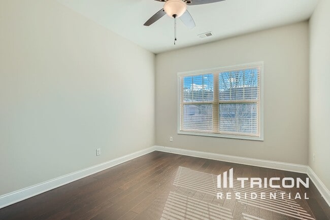 Building Photo - 3768 Lake Haven Way