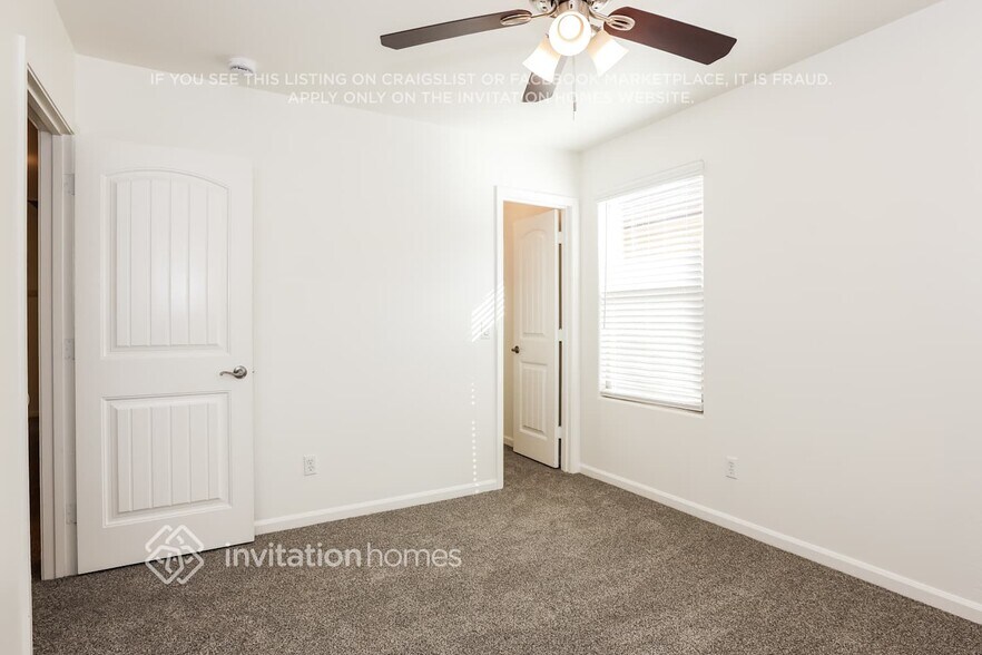 Building Photo - 1391 S Ponderosa Dr