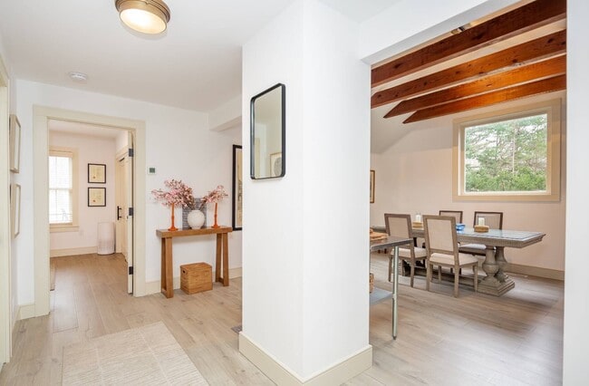 Building Photo - 3 Parsons Close