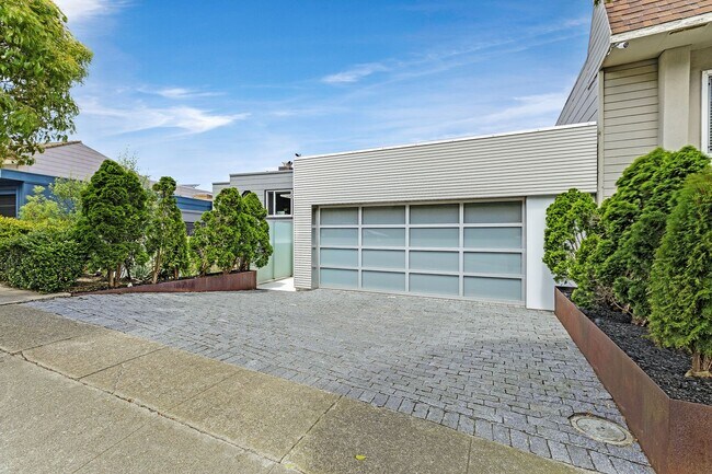 Building Photo - 862 Pacheco St