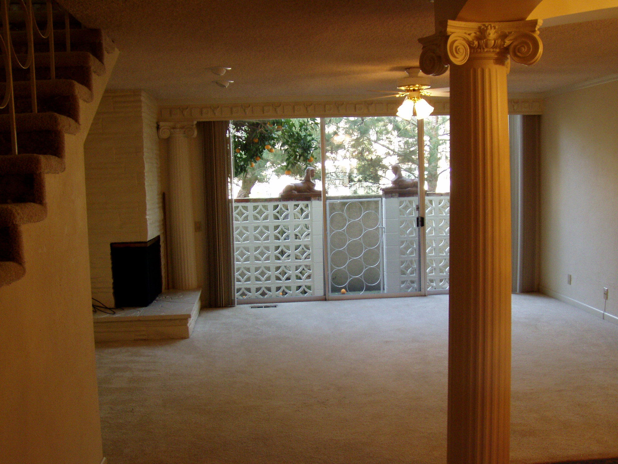 Living Room - 6016 S Land Park Dr