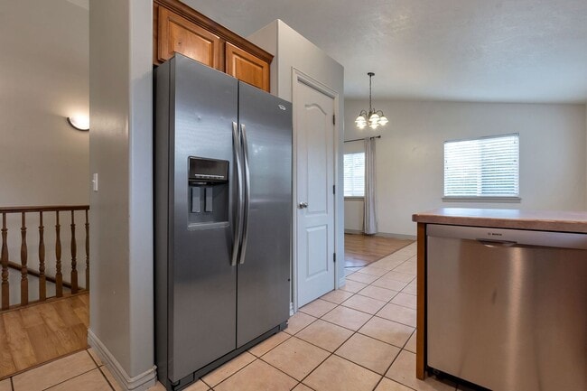 Building Photo - Spacious Home w attached 2 car garage