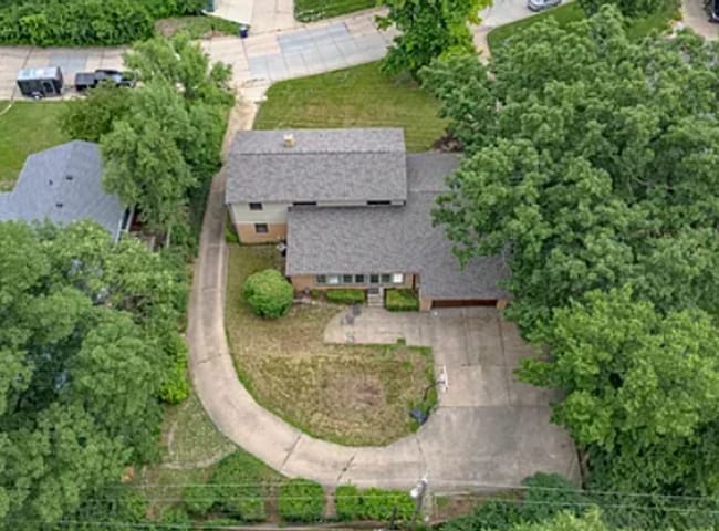 Building Photo - Beautiful 4 Bedroom / 3 Bath Home in the Heart of Manhattan, KS – Large Yard & Close to Campus