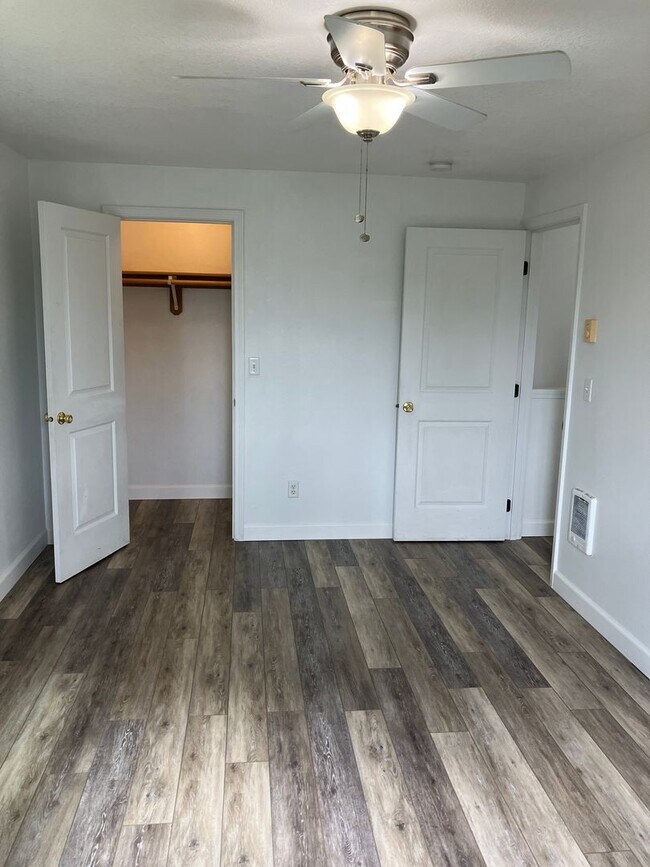 Building Photo - Three Bedroom Duplex in North Salem