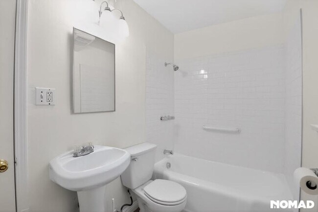 Building Photo - Charming 2 Bedroom 1 Bath Apartment For Rent