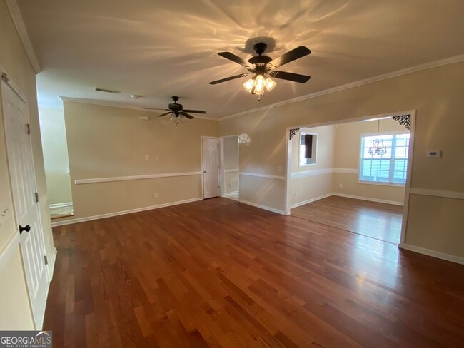 Building Photo - 212 Village Dr