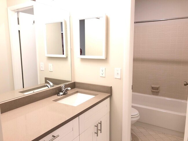 Building Photo - 3711 Carambola Cir N