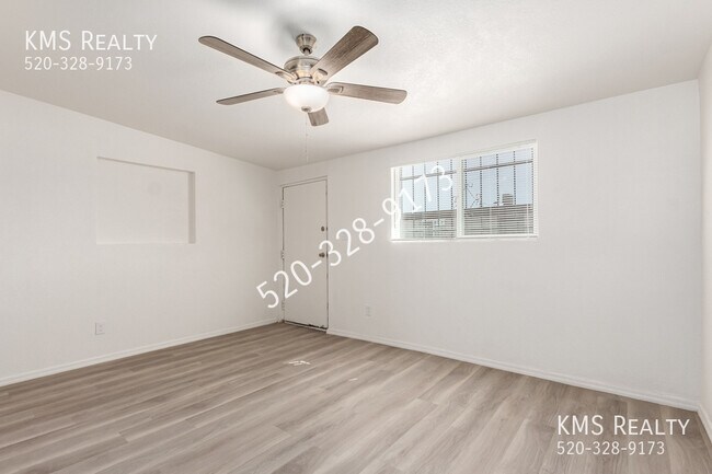Building Photo - 262 N Melwood Ave