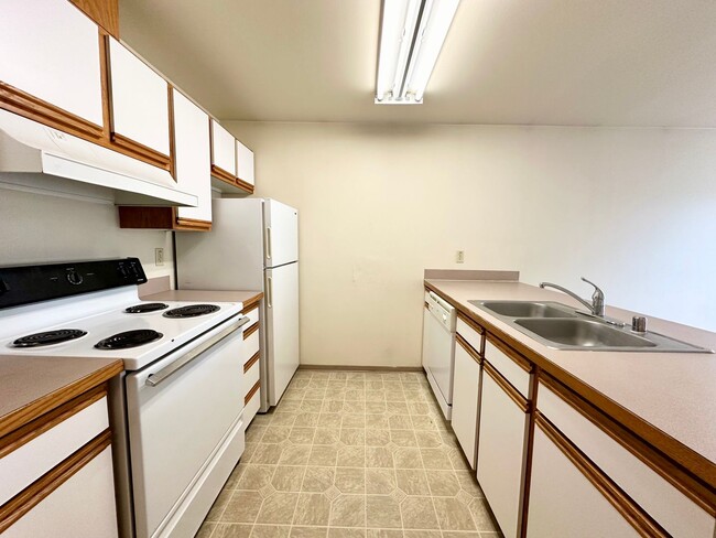 Building Photo - 808 Juniper Ave