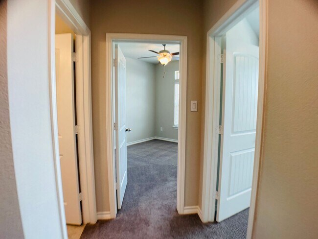 Building Photo - Charming Nestled Home near 281 and 1604