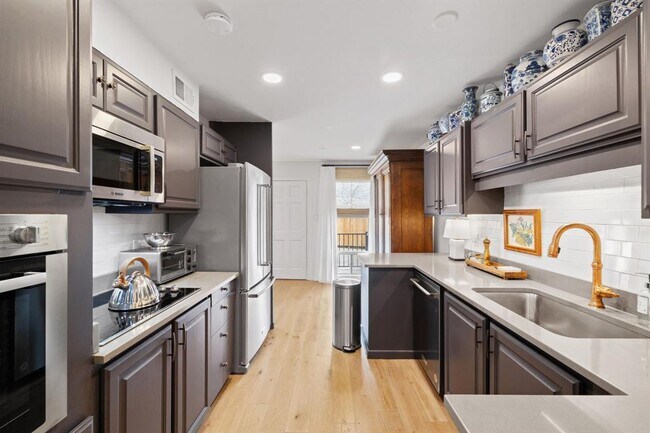 Building Photo - 5332 Balcones Dr