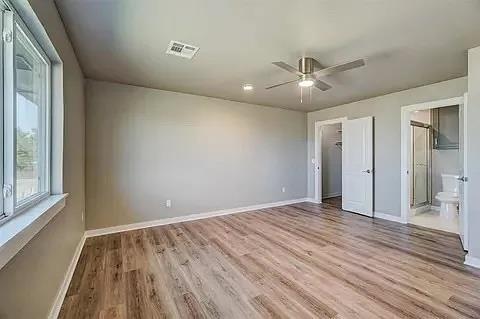 Building Photo - 616 Abadan Dr