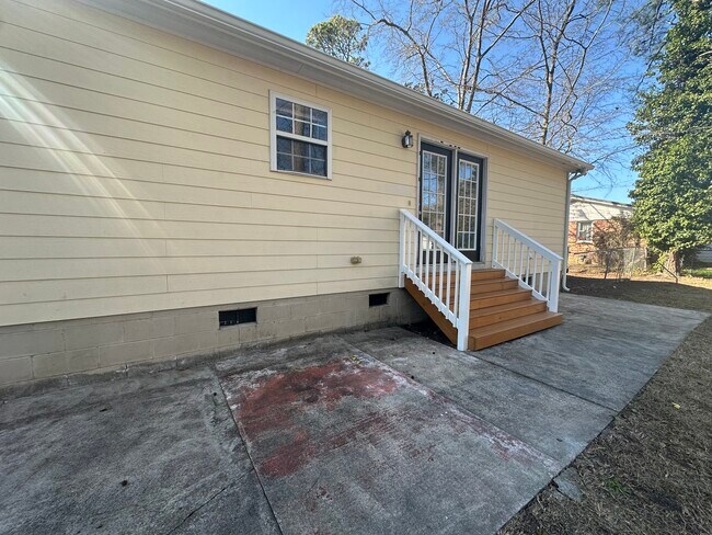 Building Photo - 919 Seventy First School Rd