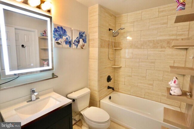 Building Photo - 6623 Skylemar Trail