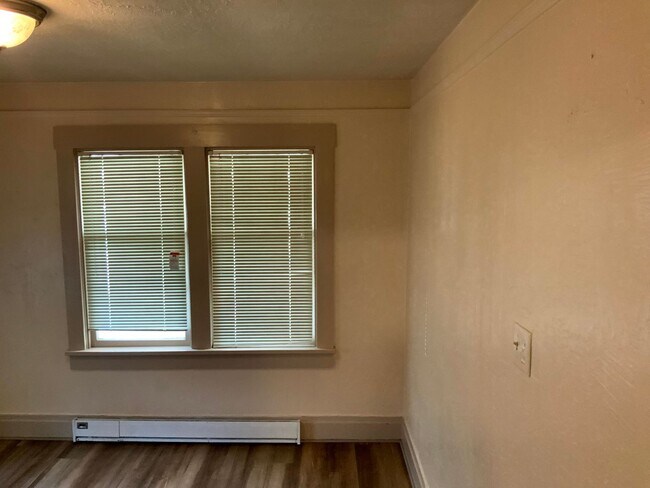 Building Photo - 2 Bedroom House in Springfield