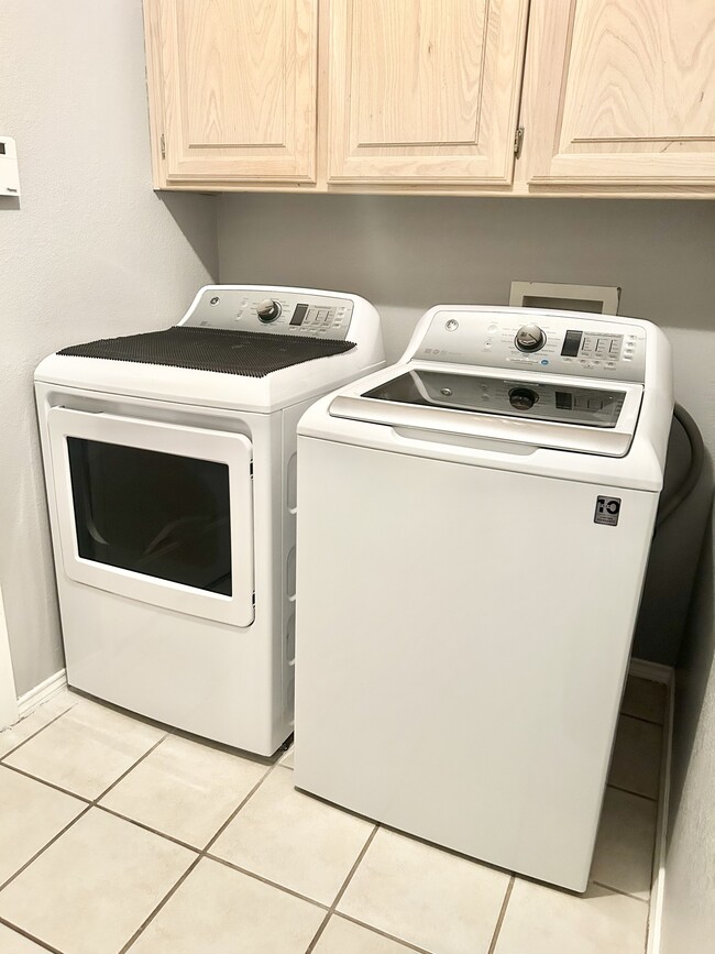 Building Photo - 4706 Dentcrest Dr