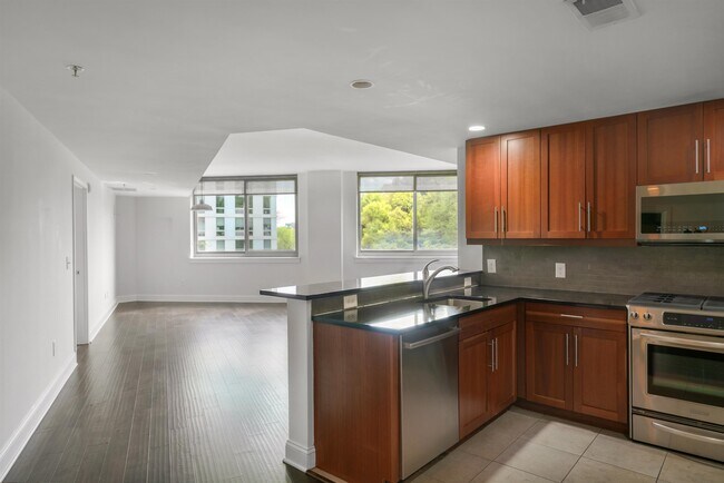 Building Photo - 800 Jackson St