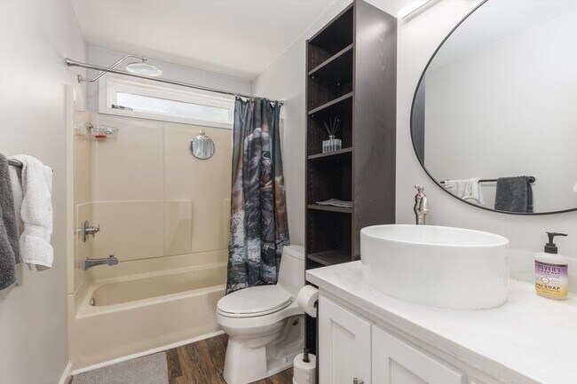Building Photo - Fully Furnished Beach Rental