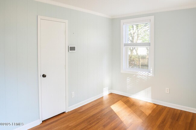 Building Photo - 174 James St