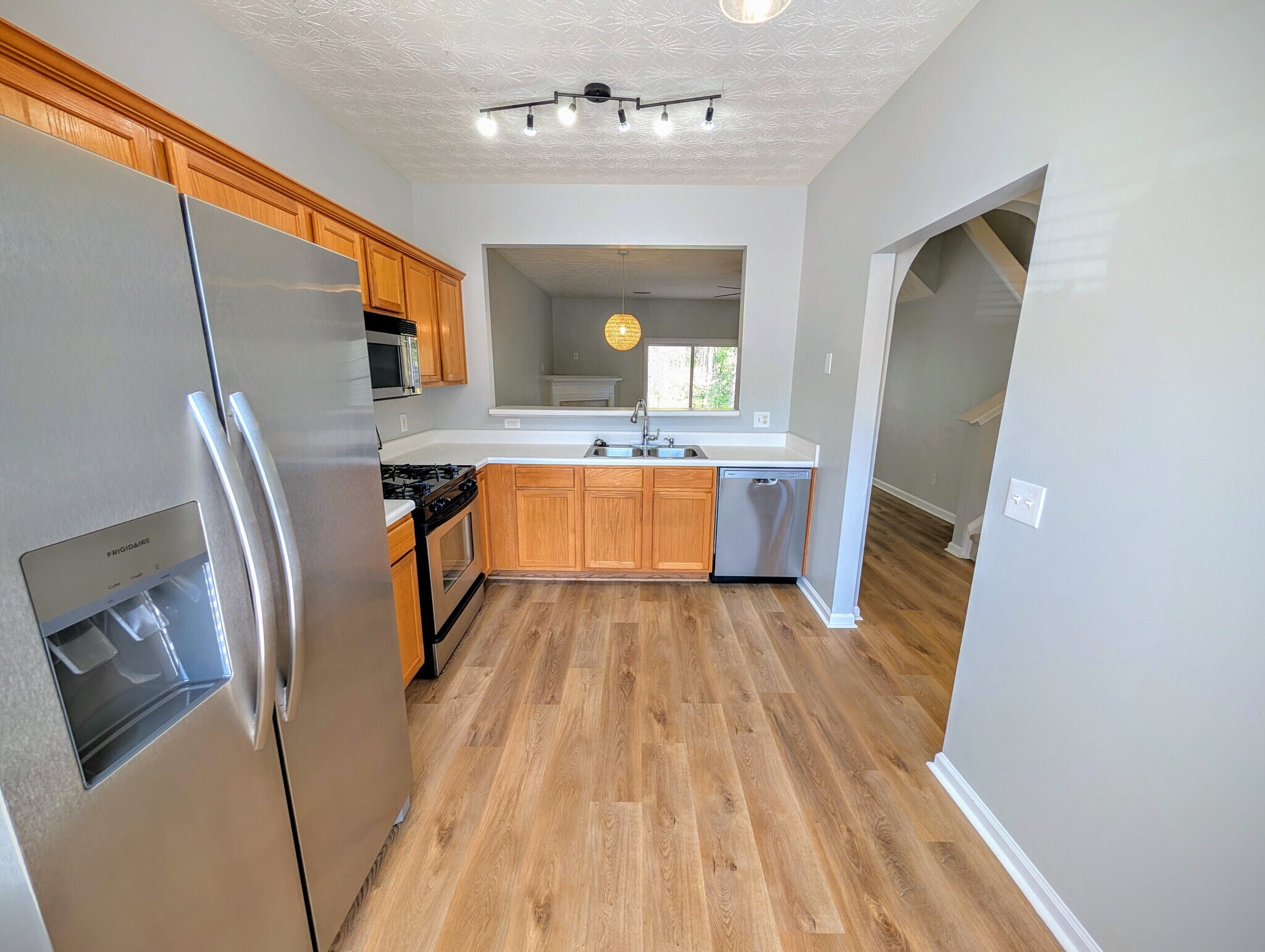 Building Photo - 211 Pearl Chambers Dr