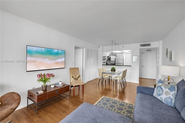 Building Photo - 540 Brickell Key Dr