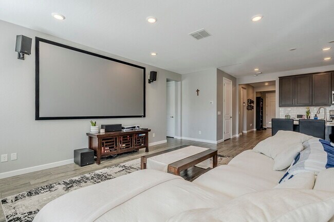 Building Photo - 9935 E Thornbush Ave