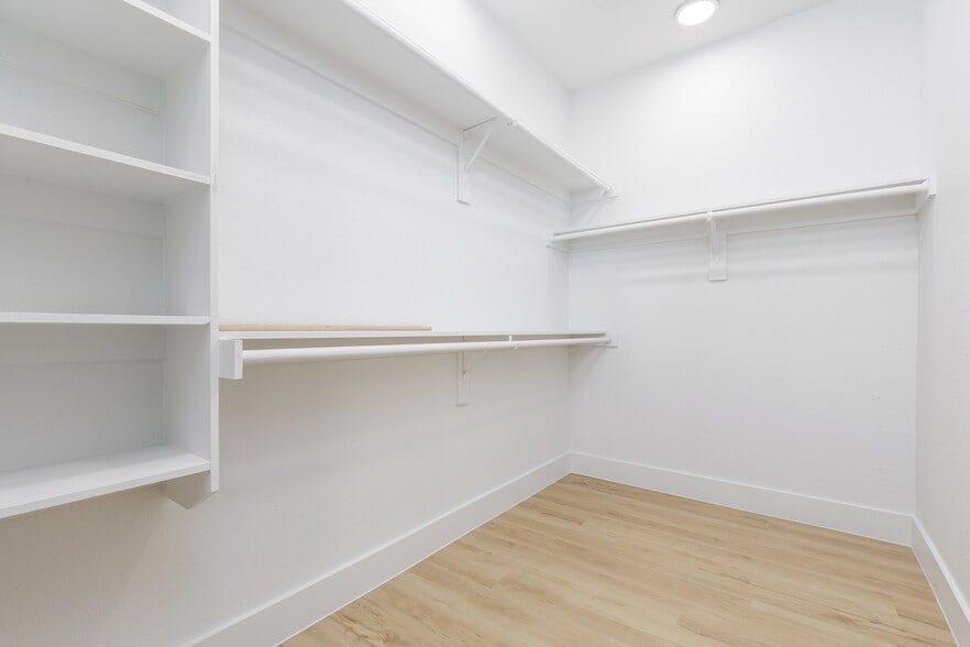 Building Photo - 2801 Weisenberger St