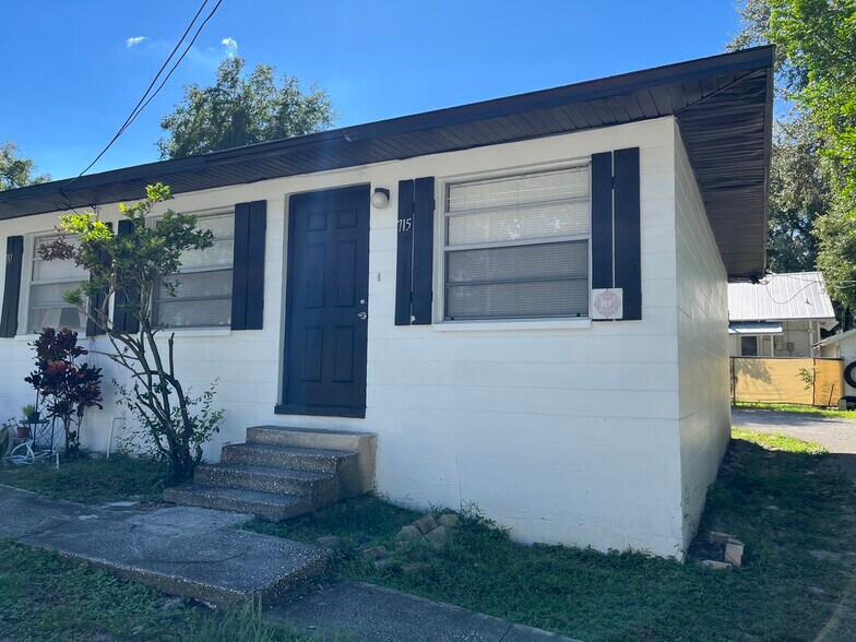 Building Photo - 715 Angelina Ln