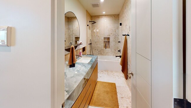 Building Photo - Elevated Living Fully Furnished