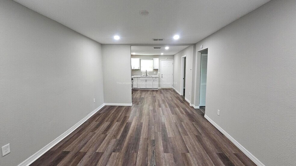 Building Photo - 10875 Biscayne Blvd
