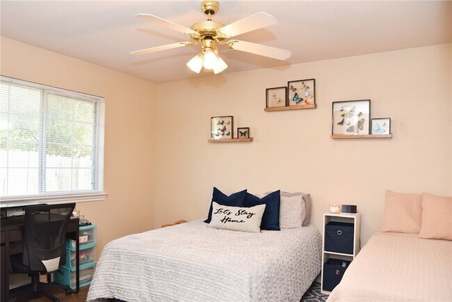 Building Photo - 3813 Oldenburg Ln