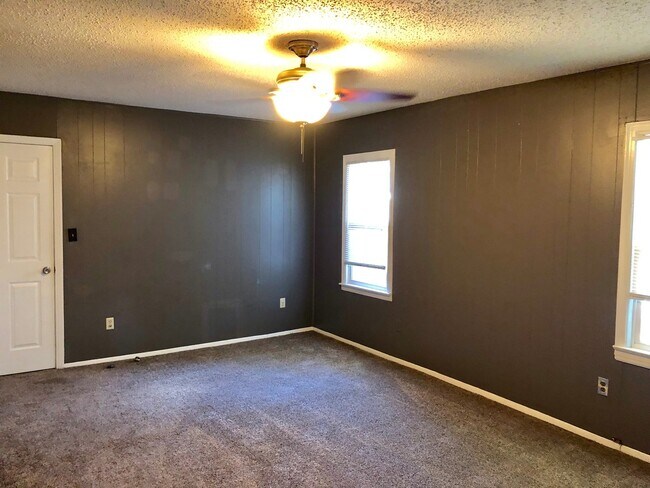 Building Photo - Charming Three Bedroom near TTU - July 2025!