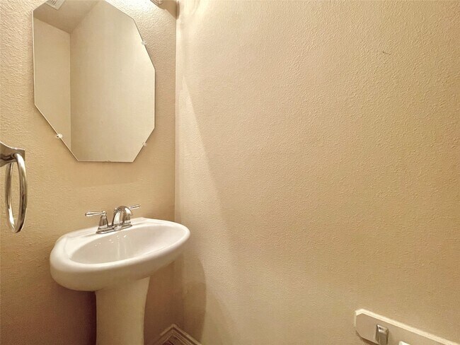 Building Photo - 18215 Amalfi Coast Dr