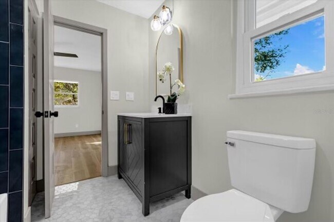 Building Photo - Newly Renovated, Luxurious 4 Bedroom 3 Bat...