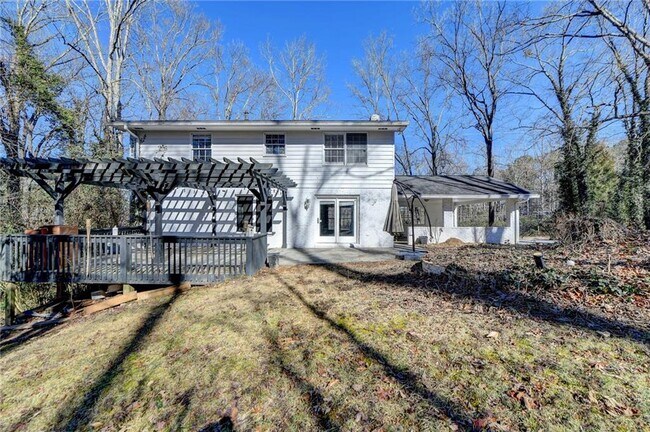 Building Photo - 525 Abernathy Rd NE