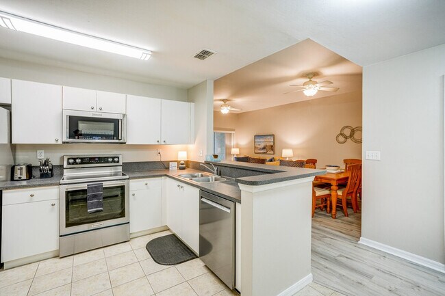 Building Photo - 15430 Bellamar Cir