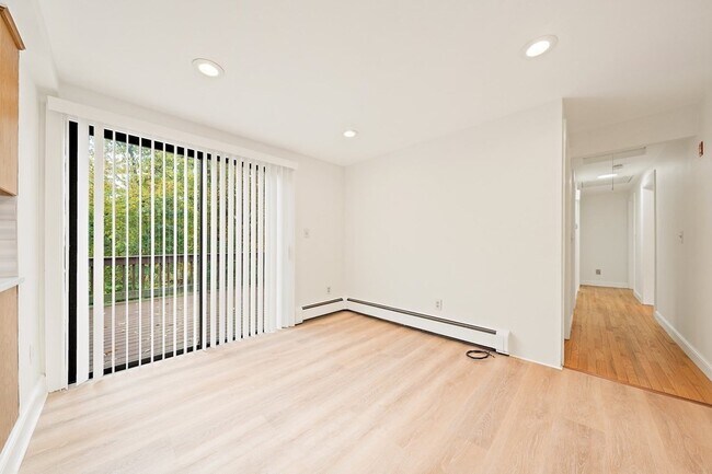 Primary Photo - 11 Suban Pl