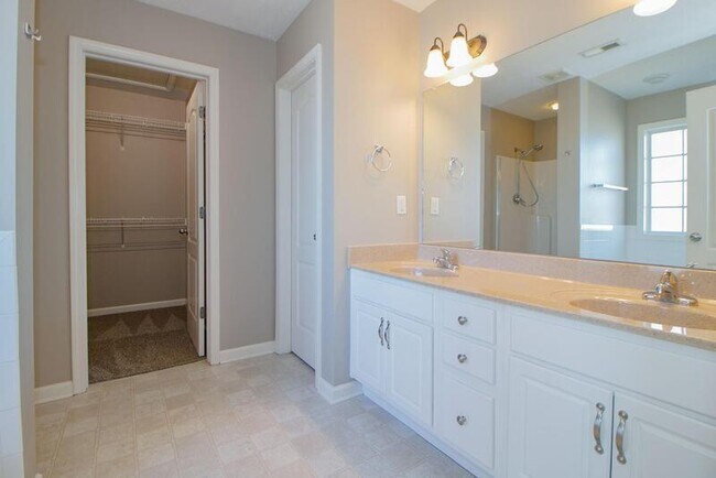 Building Photo - 3147 Holly Point