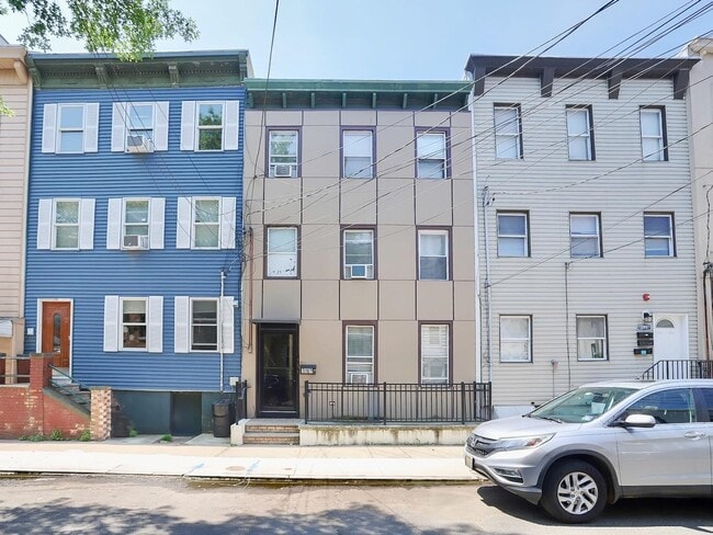 Building Photo - 397 1st St