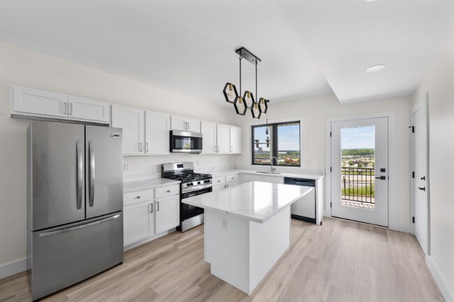 Building Photo - 1295 Holmden Ave