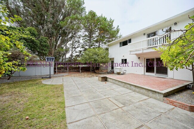 Building Photo - "Charming 4-Bed, 3-Bath Sanctuary in San R...