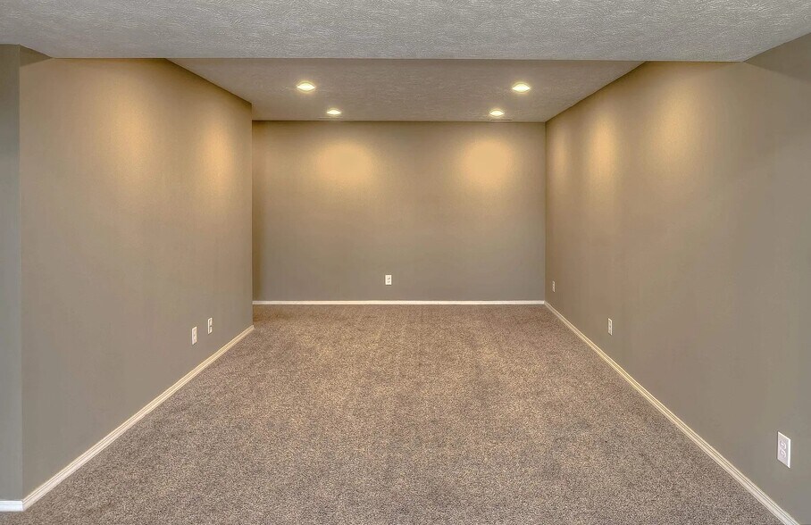 Building Photo - 8920 N 155th St