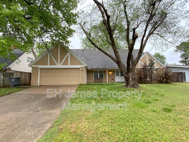 Primary Photo - 4637 S Lakewood Ave