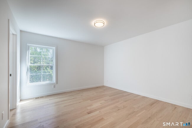 Building Photo - 330 Pleasantview Ave