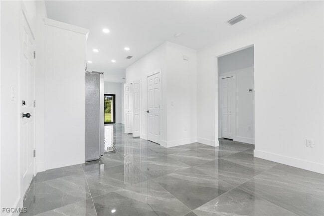 Building Photo - 1107 W 18th St