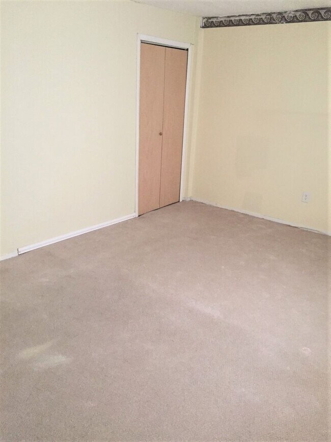 Building Photo - Amazing 1-Bedroom Condo at Bentley Square Condos! Available Late June!