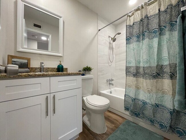 Building Photo - 129 E Amelia St