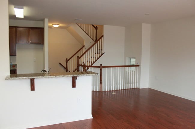 Building Photo - 502 Waterview Ct