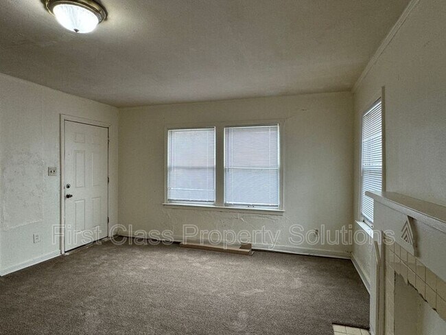 Building Photo - 1904 NE 25th St